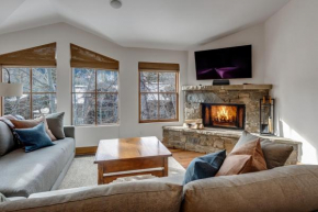 SkiView Family Home with Riverfront Hot Tub
